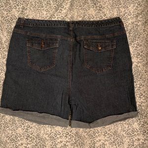 🌴AVENUE JEANS Denim Shorts